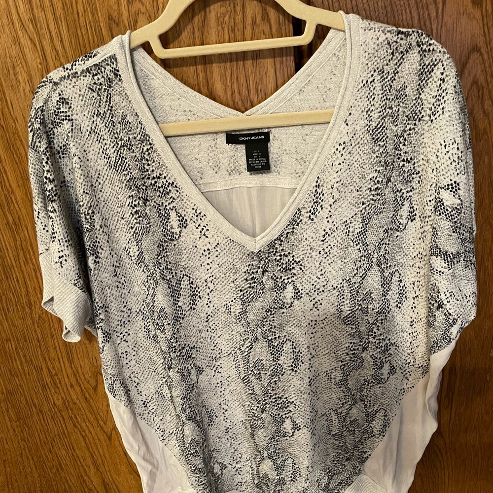 DKNY top